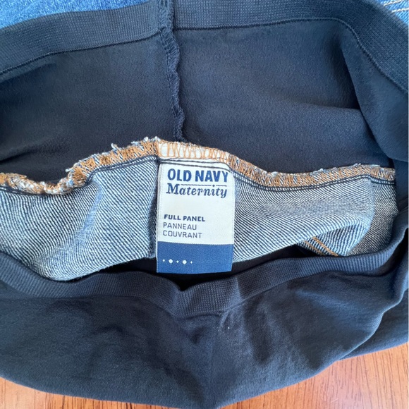 OLD NAVY Maternity Full Panel Denim Shorts (size 10Reg) - Picture 3 of 7